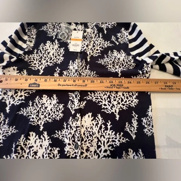 CROWN & IVY LIGHT WEIGHT SWEATER, NAVY AND WHITE. SIZE PETITE SMALL - Picture 3 of 9